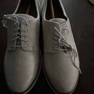 Clarks Women's Sharon Noel Oxford Silver Metallic Leather 8 1/2 WIDE